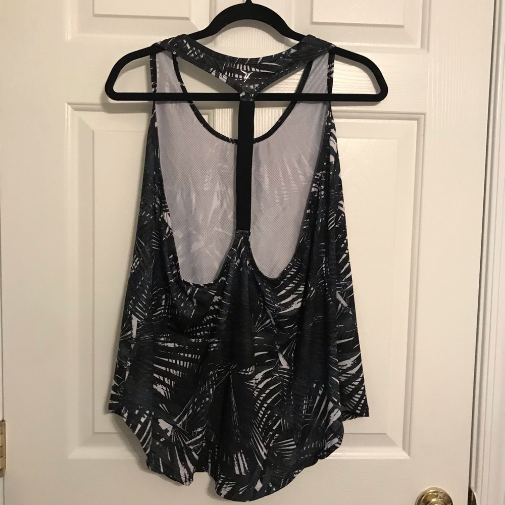 Patterned Workout Shirt - Picture 2 of 3